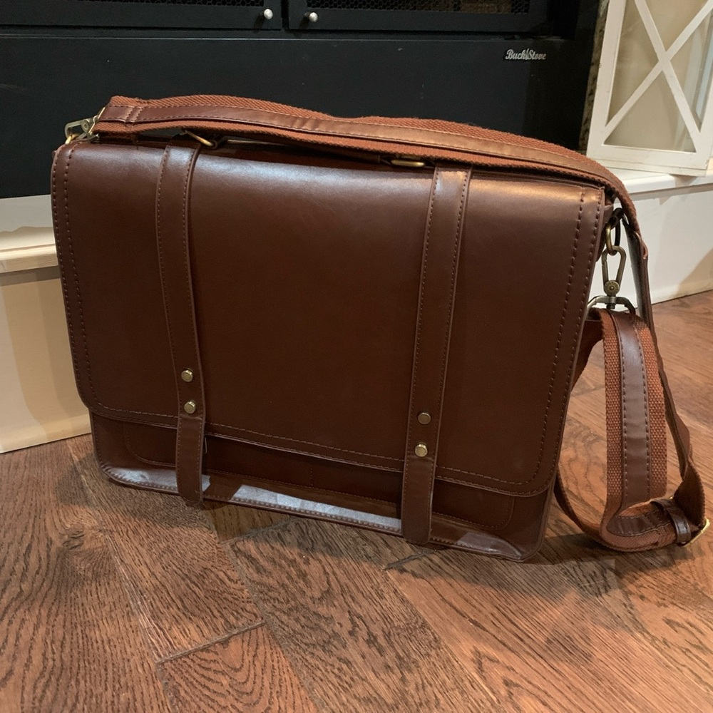 ECOSUSI  English Tan Faux  Leather Briefcase / Messenger Bag - New Without Tags
